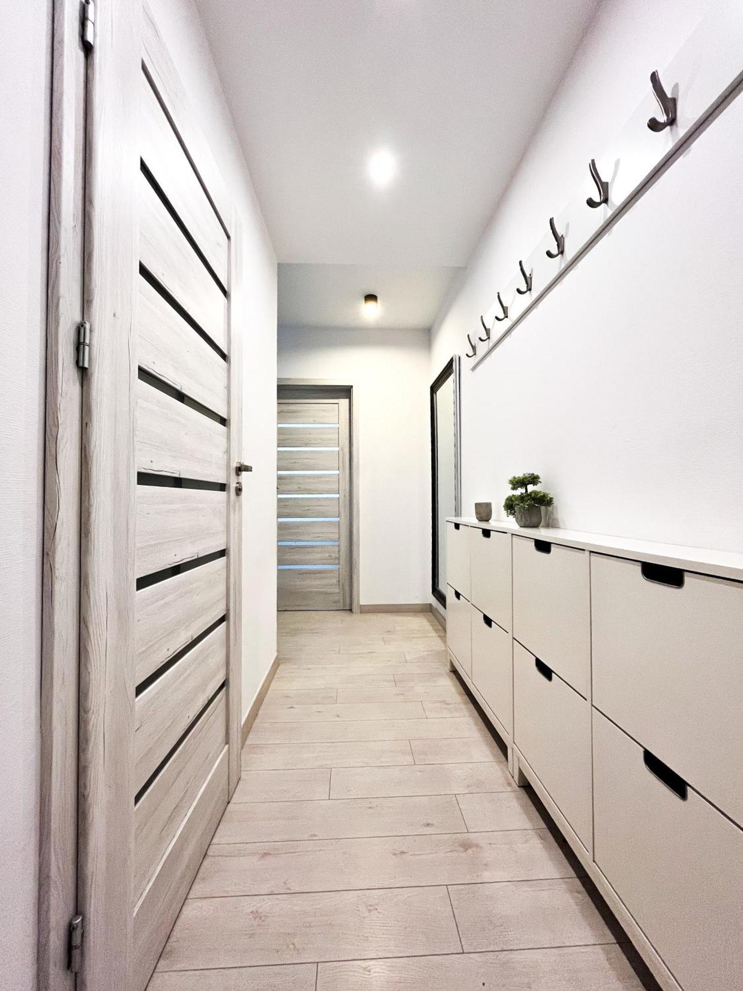 Апартаменти Walk To Park, Modern 2Bd Kitchen! Balcony, Parking Вроцлав Екстер'єр фото